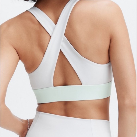 🌟NEW & NEVER WORN 🌟Fabletics Oasis Twist Sports Bra - Picture 2 of 5